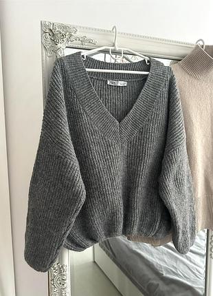 Оверсайз светр zara, обʼємний светр zara, светр оверсайз, светр з трикутним вирізом, вʼязаний светр