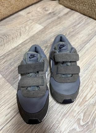 Кросівки дитячі nike сірі з білим