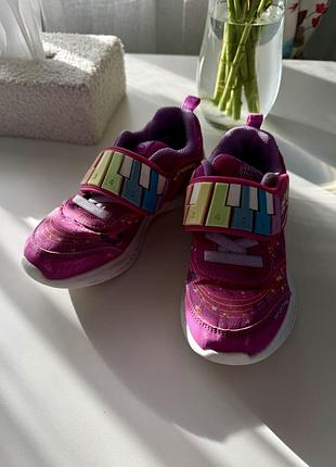 Кросівки для дівчинки skechers рожеві з різнокольоровими елементами