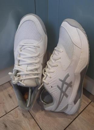 Кроссовки женские бренда asics