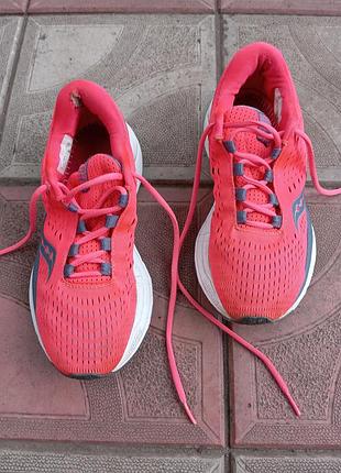 Кросівки жіночі saucony