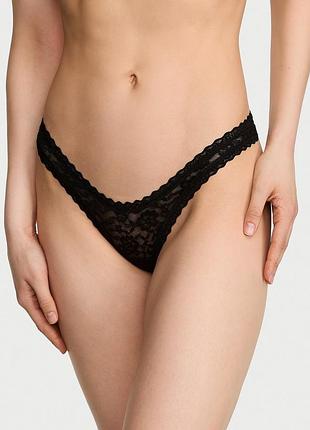 Трусики жіночі victoria’s secret стрінги мереживні ультра-мініатюрні з вирізом-човником, чорні
