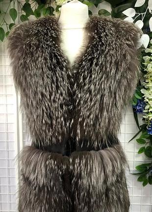 Жіноча шкіряна жилетка з хутром чорнобурки