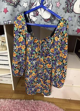 Жіноча коротка сукня bershka з квітковим принтом