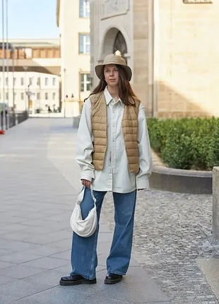 Пухова жилетка uniqlo беж
