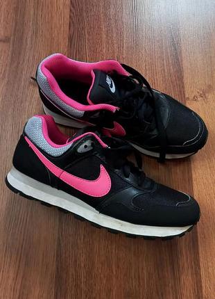 Кросівки жіночі nike чорні з рожевим