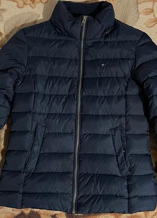 Жіноча вітровка tommy hilfiger мікропуховик синього кольору