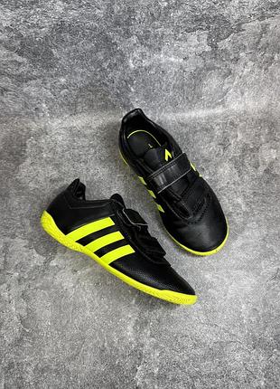 Оригінальні футзалки на липучці adidas