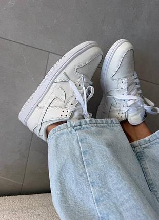 Nike sb dunk
“white lace pack” 3