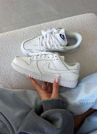 Nike sb dunk
“white lace pack” 2