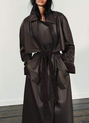 Стильный и удобный длинный тренч из восковой ткани zara