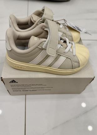 Кросівки дитячі adidas бежево-кремові