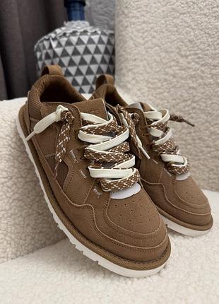 Кросівки ugg коричневі, довжина устілки 24 см