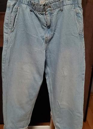 Светло-голубые джинсы бренда janina denim.