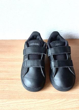 Круті кросівки adidas 24 р. устілка 15 см.