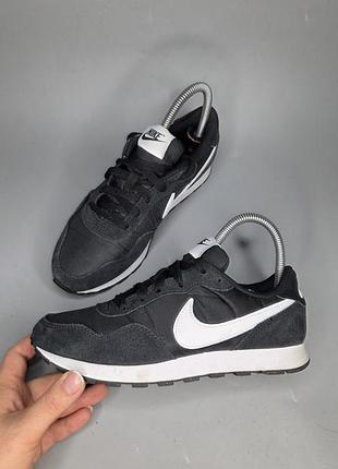 Черные кроссовки nike md valiant с контрастным белым логотипом swoosh