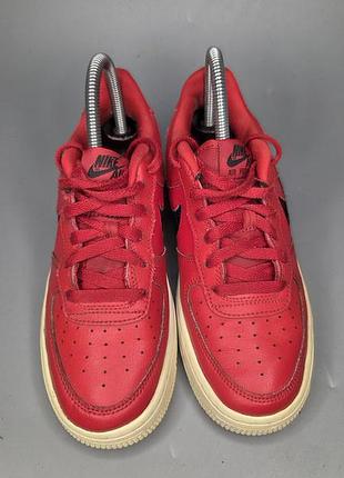 Красные кроссовки nike air forse 2
