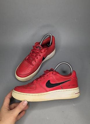Красные кроссовки nike air forse