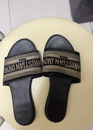 Жіночі чорні шльопанці в стилі christian dior dway