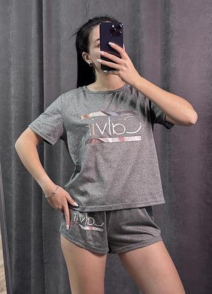 Домашній костюм жіночий calvin klein сірий з шортами