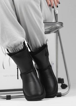 Женские ugg short black leather zip 2