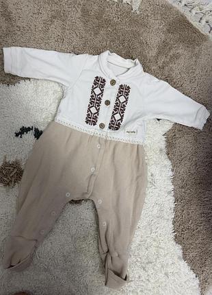 Чоловічок унісекс з вишиванкою білий з бежевим mag baby