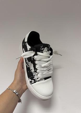 📦numeris acrylic black white