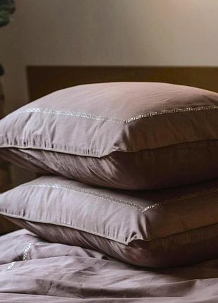 Комплект постільної білизни ecotton євро з вишивкою та кантом stucco в чохлі для зберігання коричневого кольору