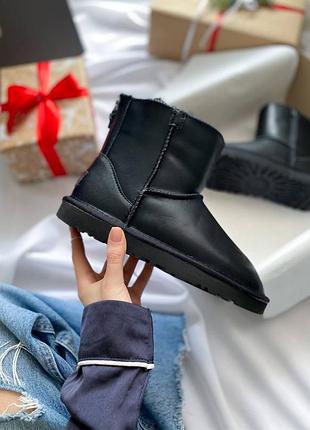 Ugg classic mini ii zip boot 🖤