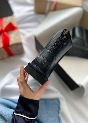 Ugg classic mini ii zip boot 🖤 9