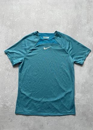 Спортивна чоловіча футболка nike dri-fit