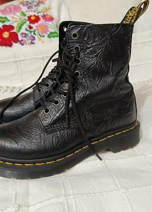 Кожаные ботинки dr. martens 1480 pascal emboss.