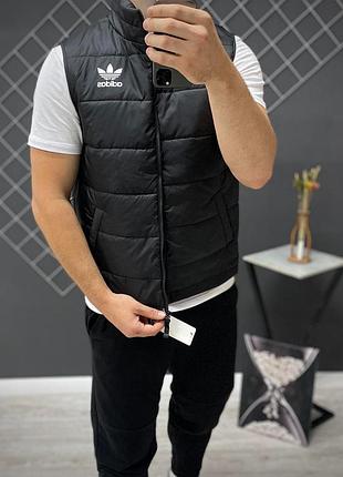 Мужская жилетка adidas черная без капюшона из плащевки безрукавка адидас весенняя осенняя m (b)