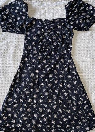 Жіноча сукня linen blend темно-синього кольору з квітковим принтом та завʼязками