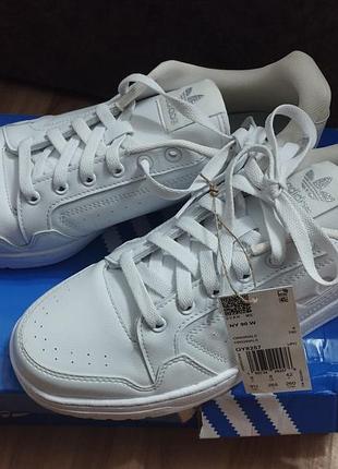 Кросівки adidas білі 2