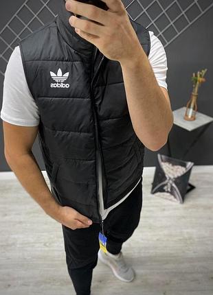 Мужская жилетка adidas черная без капюшона из плащевки безрукавка адидас весенняя осенняя l (b)
