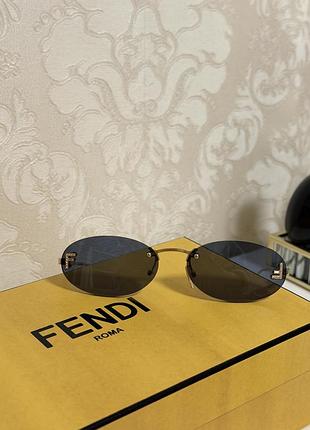 Сонцезахисні окуляри fendi