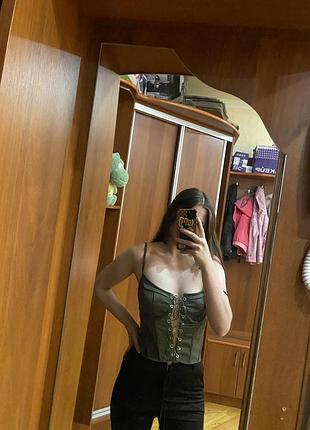 Корсетний топ prettylittlething