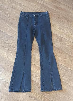 Графитовые джинсы клеш vonavi jeans со стрелками и разрезами спереди (размер 31)