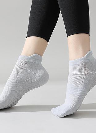 Антиковзкі шкарпетки для йоги та пілатесу жіночі сірі one size
