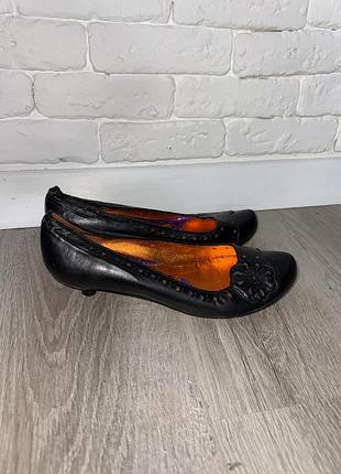 Шкіряні туфлі irregular choice  39р