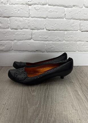Шкіряні туфлі irregular choice  39р 4