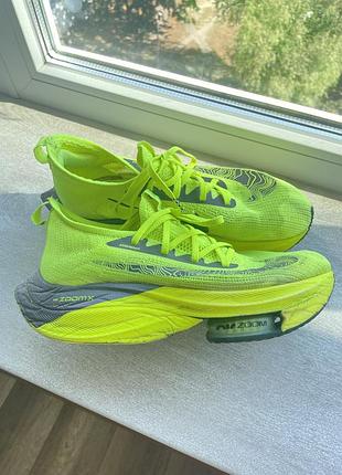 Кросівки бігові nike invincible run flyknit 3