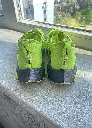 Кросівки бігові nike invincible run flyknit 3 3
