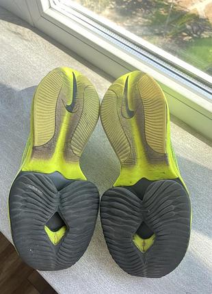 Кросівки бігові nike invincible run flyknit 3 4