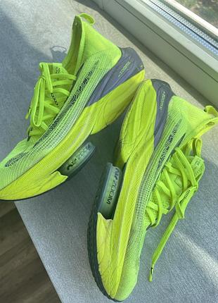 Кросівки бігові nike invincible run flyknit 3 5
