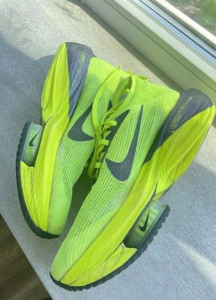 Кросівки бігові nike invincible run flyknit 3 6