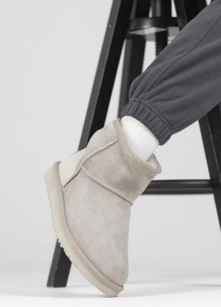 Жіночі ugg light grey mini lacquer 2