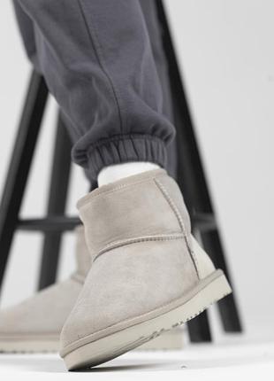 Жіночі ugg light grey mini lacquer 8