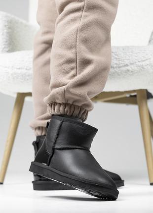 Жіночі ugg mini black lacquer 4